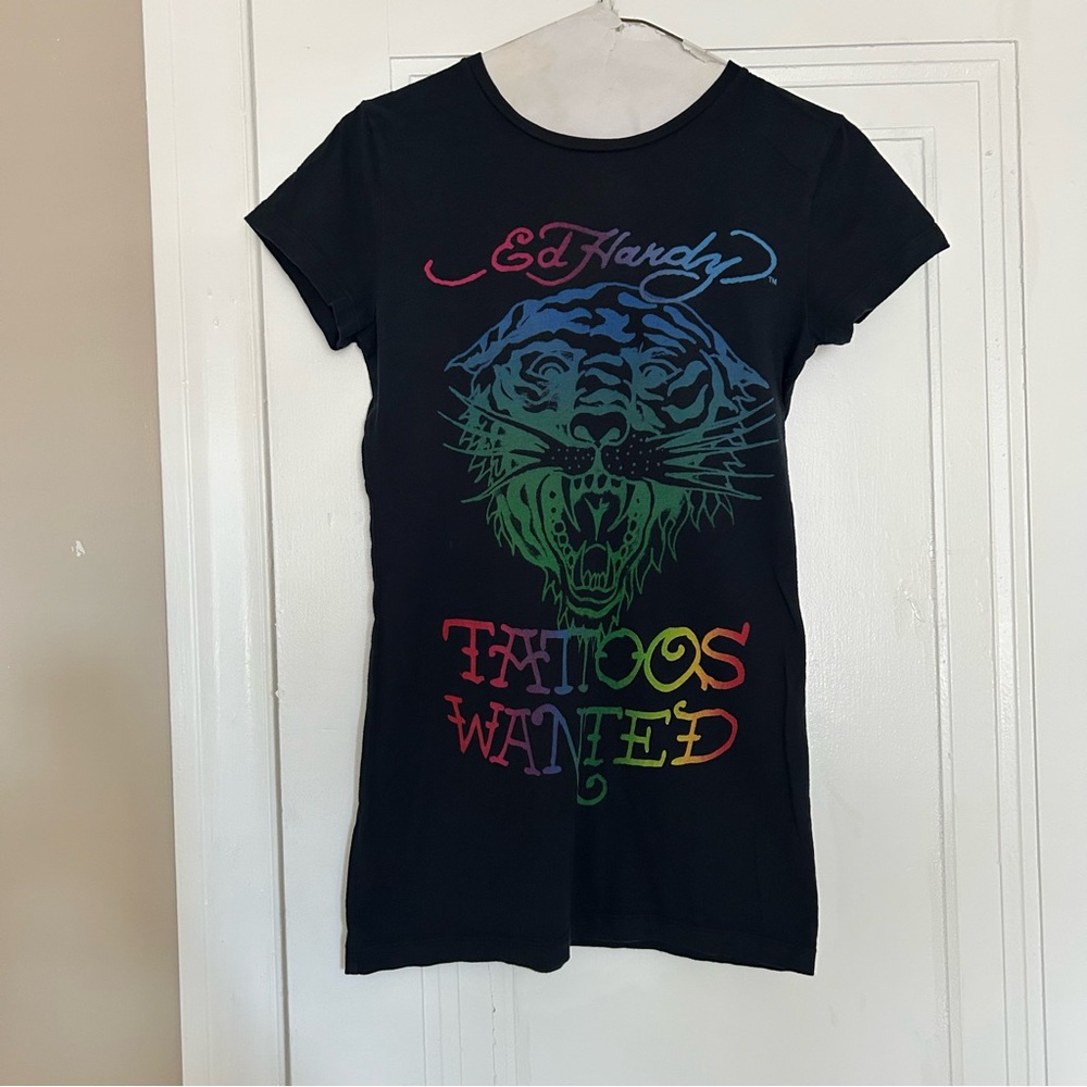 Ed Hardy Fitted Tee with Vibrant Graphic